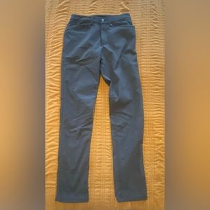 Lululemon men’s 5 pocket pants 28
